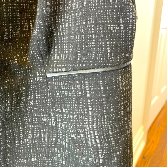 Tahari Woman, tailored dress, size 16 - worn once! - Picture 3 of 5